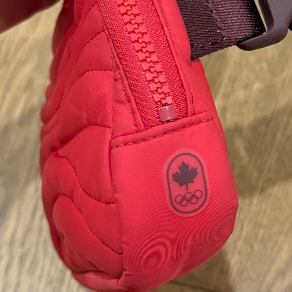 GUC Lululemon Team Canada Quilted Everywhere Belt Bag Crimson/Red Merlot - Picture 5 of 9